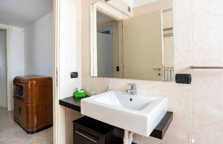 Casti - Appartamento Mm3 Comasina Milano Dış mekan fotoğraf